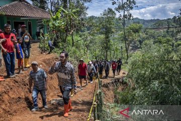 Dampak bencana tanah longsor di Kabupaten Bandung Barat