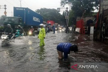 Sejumlah turap kali bocor, Jakbar gencarkan penambalan