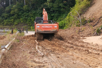 Pemulihan akses jalan nasional menuju Aceh Tengah terkendala BBM