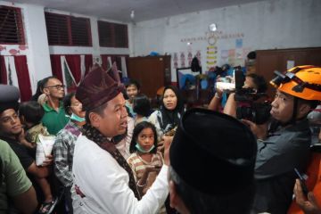Gubernur Jawa Barat Dedi Mulyadi salurkan bantuan korban bencana Sibolga setelah Sumbar