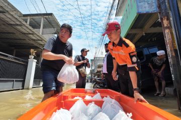 Pemprov Jabar salurkan bantuan bagi warga terdampak banjir di Bandung