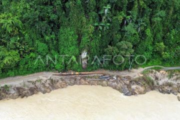 Jembatan darurat pascabencana di Padang Pariaman