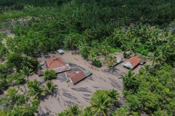 Dampak banjir lahar hujan Gunung Semeru