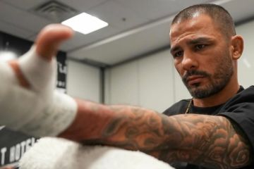 Pantoja berjanji bangkit lebih kuat setelah kehilangan gelar UFC