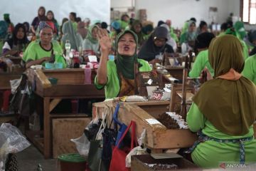 Penyaluran BLT DHBCHT di Tulungagung