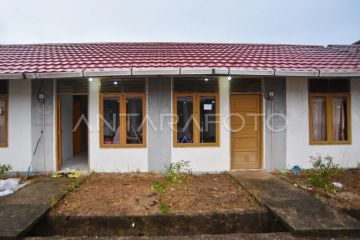 Korban banjir bandang mulai tempati rusus di Padang