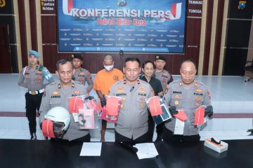 Polres Blitar tangkap pegawai honorer curi perhiasan emas