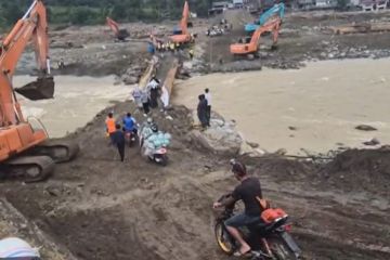 Jembatan darurat di Nagan Raya sudah bisa dilalui kendaraan roda dua