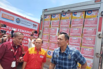 Menko AHY lepas 19 truk bantuan makanan bagi warga Aceh dan Sumatera