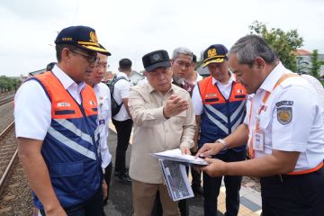 Jelang Nataru, Menhub dan Dirut KAI Cek Kesiapan Jalur Kereta Api di Grobogan