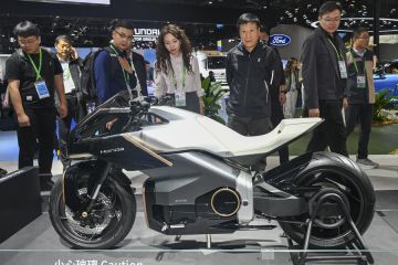 Ho Chi Minh pasang kabinet penukaran baterai motor listrik di trotoar