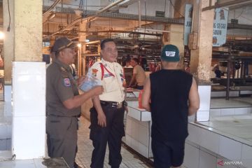 Satpol PP sosialisasi Pergub HPR ke penjual anjing dan babi di Jaktim