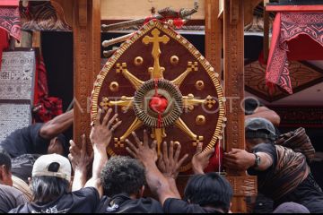 FOTO - Prosesi Ma'pasonglo di Toraja Utara