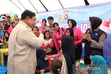 Politik Kemarin, Prabowo tinjau Sumbar hingga pesawat AU angkut cabai