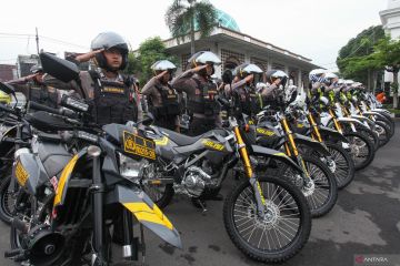 Petugas pengaman pada Operasi Lilin 2025