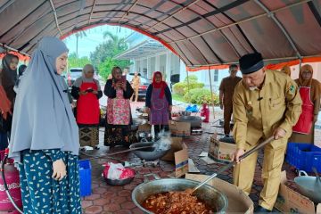 Di tengah musibah, Sumbar kirim 1,5 ton rendang ke Aceh dan Sumatera Utara