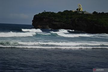 Waspada! Potensi gelombang laut tinggi empat meter 23-26 Desember 2025