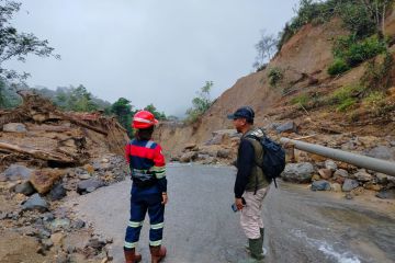 BKSDA-HKI survei jalan buka akses Malalak-Balingka tertutup longsoran