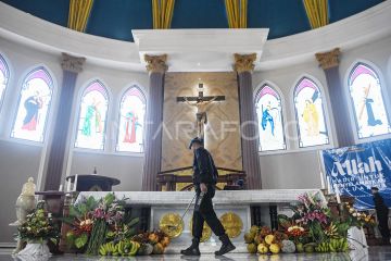 Sterilisasi gereja jelang Natal di Samarinda