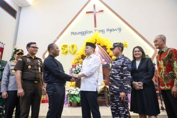 Tinjau Gereja, Wali Kota Surabaya titip doa untuk Surabaya-Sumatera
