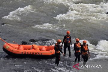SAR Cianjur turunkan 33 personel gabungan cari anak hilang di sungai