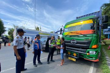 Polres Lamongan atur operasional truk barang antisipasi arus Nataru