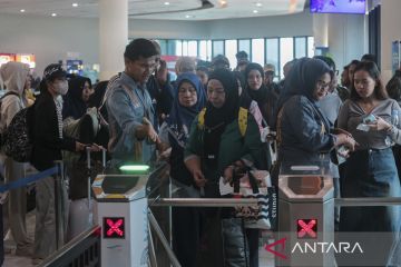 Arus penumpang jelang Natal dan tahun baru di Pelabuhan Merak