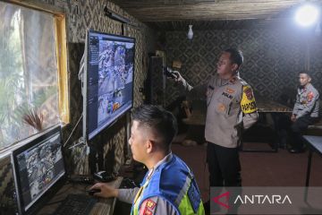 Pos pelayanan Natal dan tahun baru bertema rumah adat