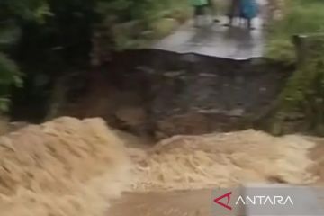 Satu korban meninggal saat jembatan putus akibat banjir di Tanah Laut