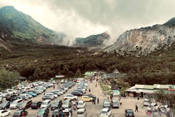 Ribuan wisatawan terpantau kunjungi Gunung Papandayan di Garut
