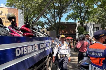 Pemkot Bandung tertibkan parkir liar di kawasan Jalan Asia Afrika