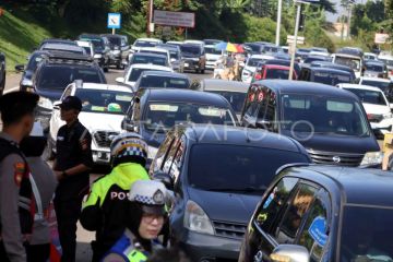 Kepadatan jalur Puncak Bogor libur Natal