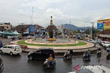 Polisi tambah papan peringatan di jalur utama Cianjur