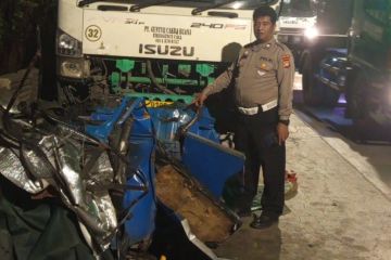 Bajaj ringsek akibat kecelakaan beruntun di Cilincing
