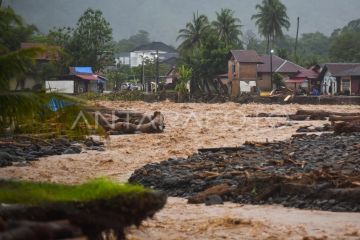 Air sungai kembali meluap di Padang