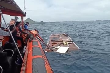 Hari kedua pencarian, tim SAR temukan puing KM Putri Sakinah