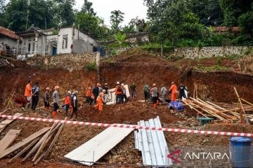 Pencarian korban longsor di Kabupaten Sumedang