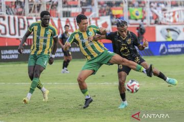 Susunan pemain PSBS vs Bhayangkara FC