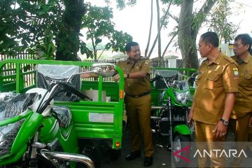 Pemkab Sumedang menambah 38 motor sampah untuk menjangkau area desa