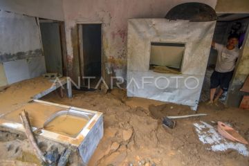 Dampak banjir bandang susulan di Padang