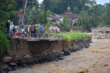 Akses utama ke Batu Busuk Padang putus total