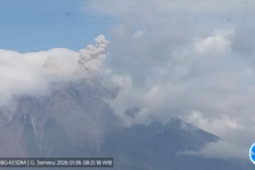 Gunung Semeru hari ini erupsi lontarkan abu vulkanik ke arah timur laut