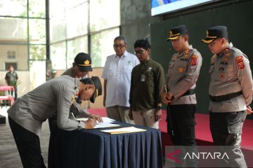 Polres Sumedang mendistribusikan 2.700 bibit buah dukung ketahanan pangan