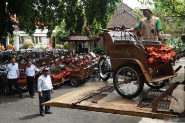 Bantuan becak listrik di Trenggalek