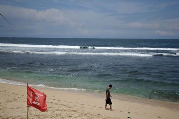 Waspada hujan berpetir dan gelombang laut tinggi di Bandung dan kota lainnya pada Kamis