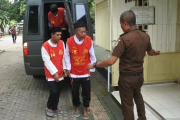 Sidang vonis kakek pencuri burung cendet