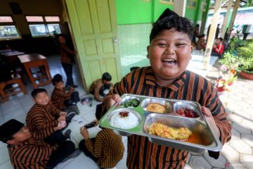 SPPG Tanjunganom Nganjuk hidangkan menu kuliner nusantara