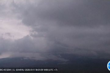 Minggu, Gunung Semeru 30 kali gempa letusan & 1 kali getaran banjir