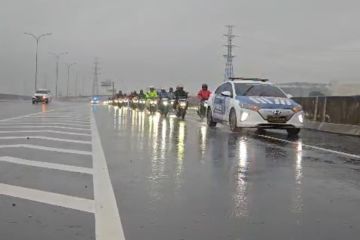 Korlantas Polri kawal pemotor lewati tol imbas jalan arteri banjir