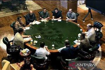 Rapat di hari Minggu, Prabowo matangkan industri tekstil hingga chip